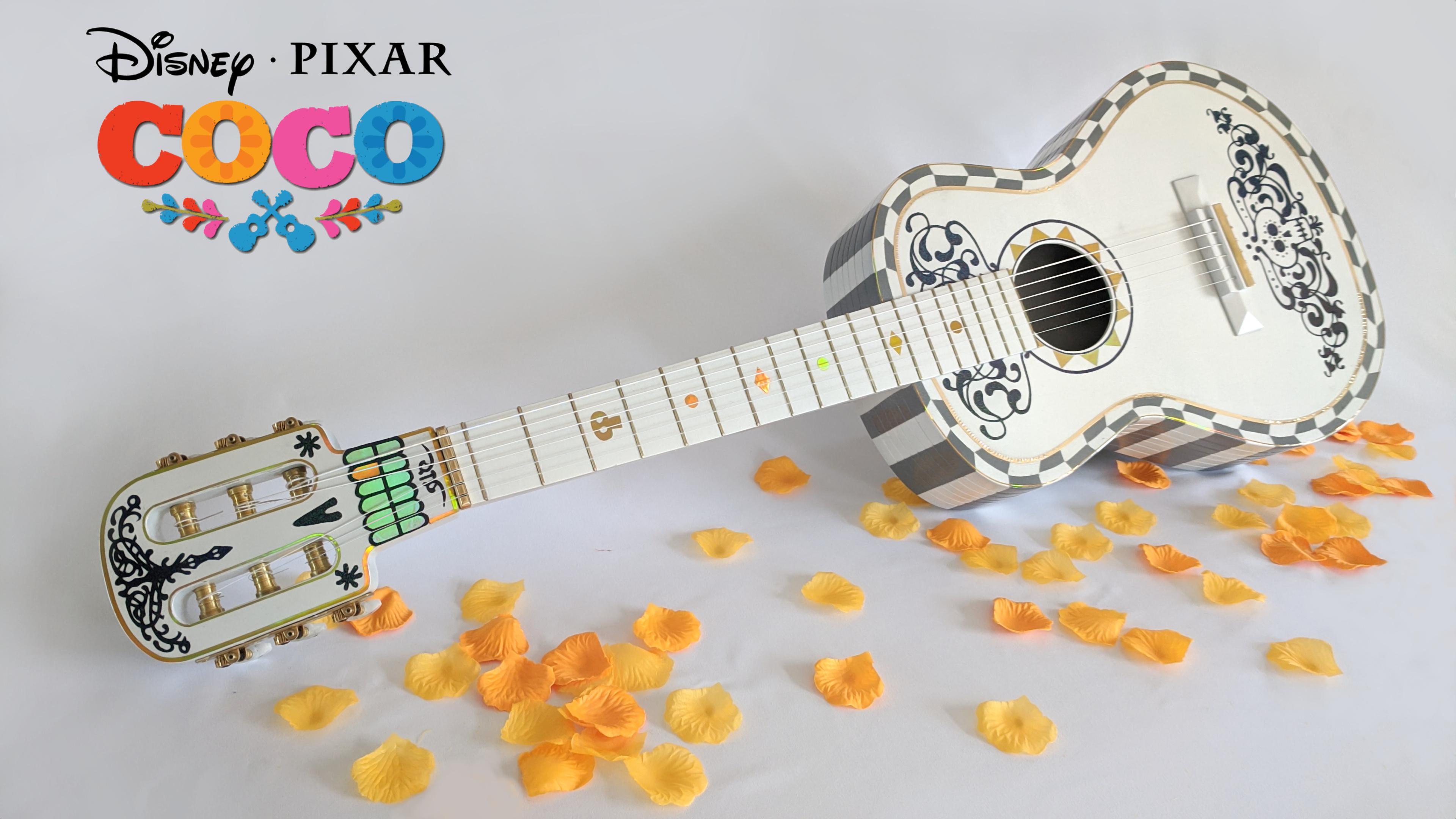 やあ！これが僕の最新作だよ。映画「リメンバー・ミー」のギター。これ