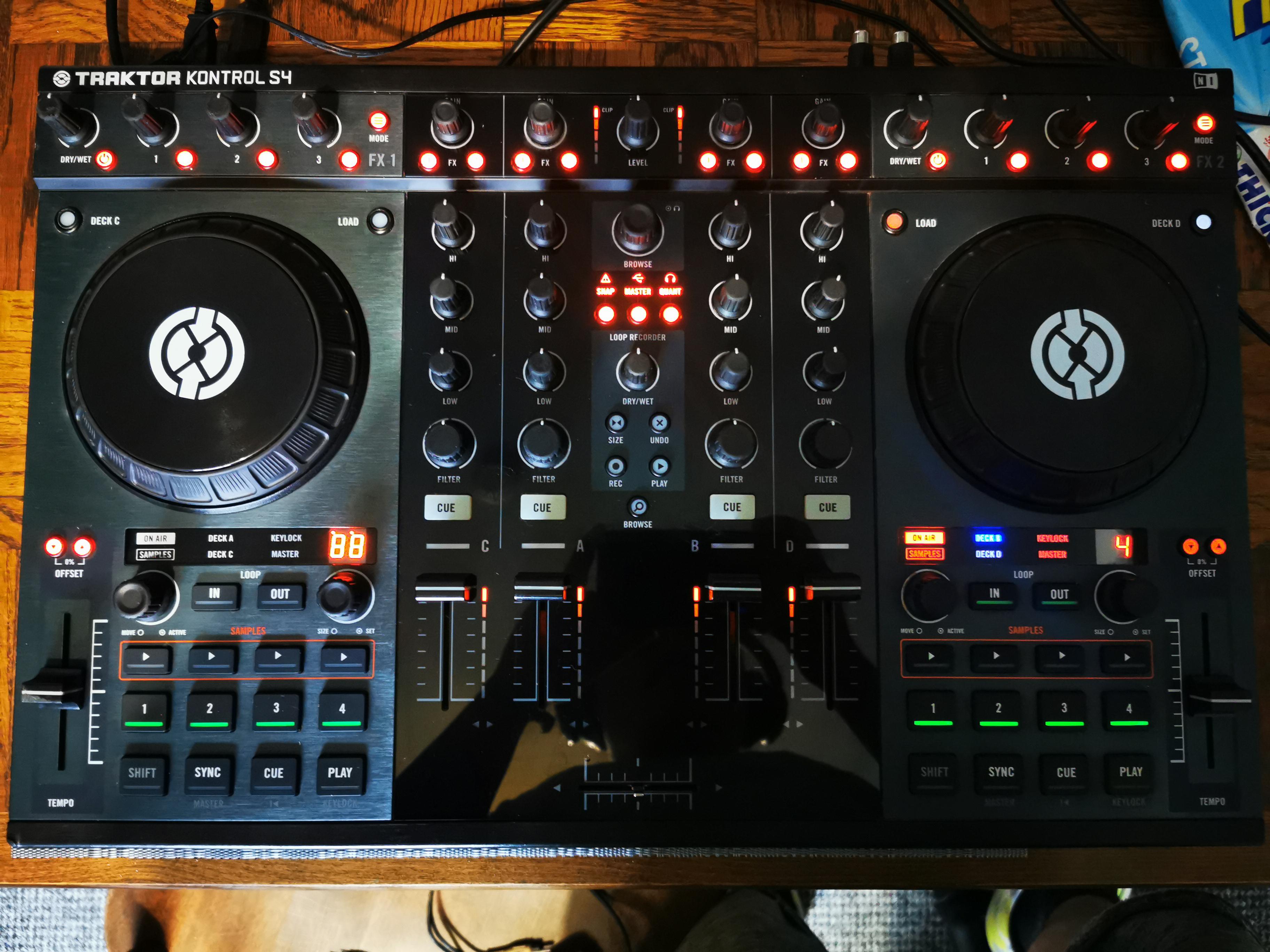 Hardware issues with Traktor Kontrol S4 mk1 : r/DJs