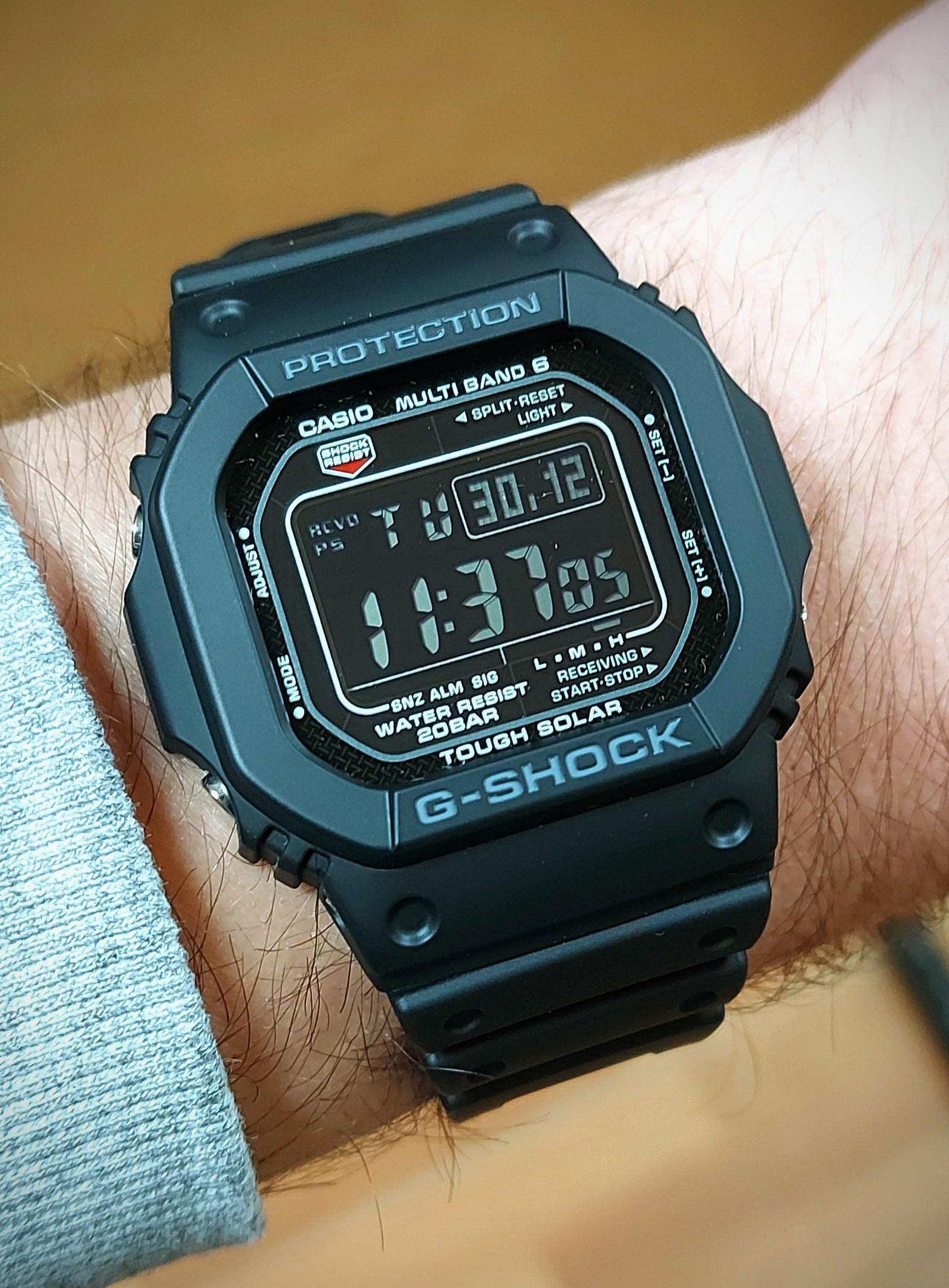 GW-M5610U、どっちがいい？クラシック？それとも反転液晶？ : r/gshock