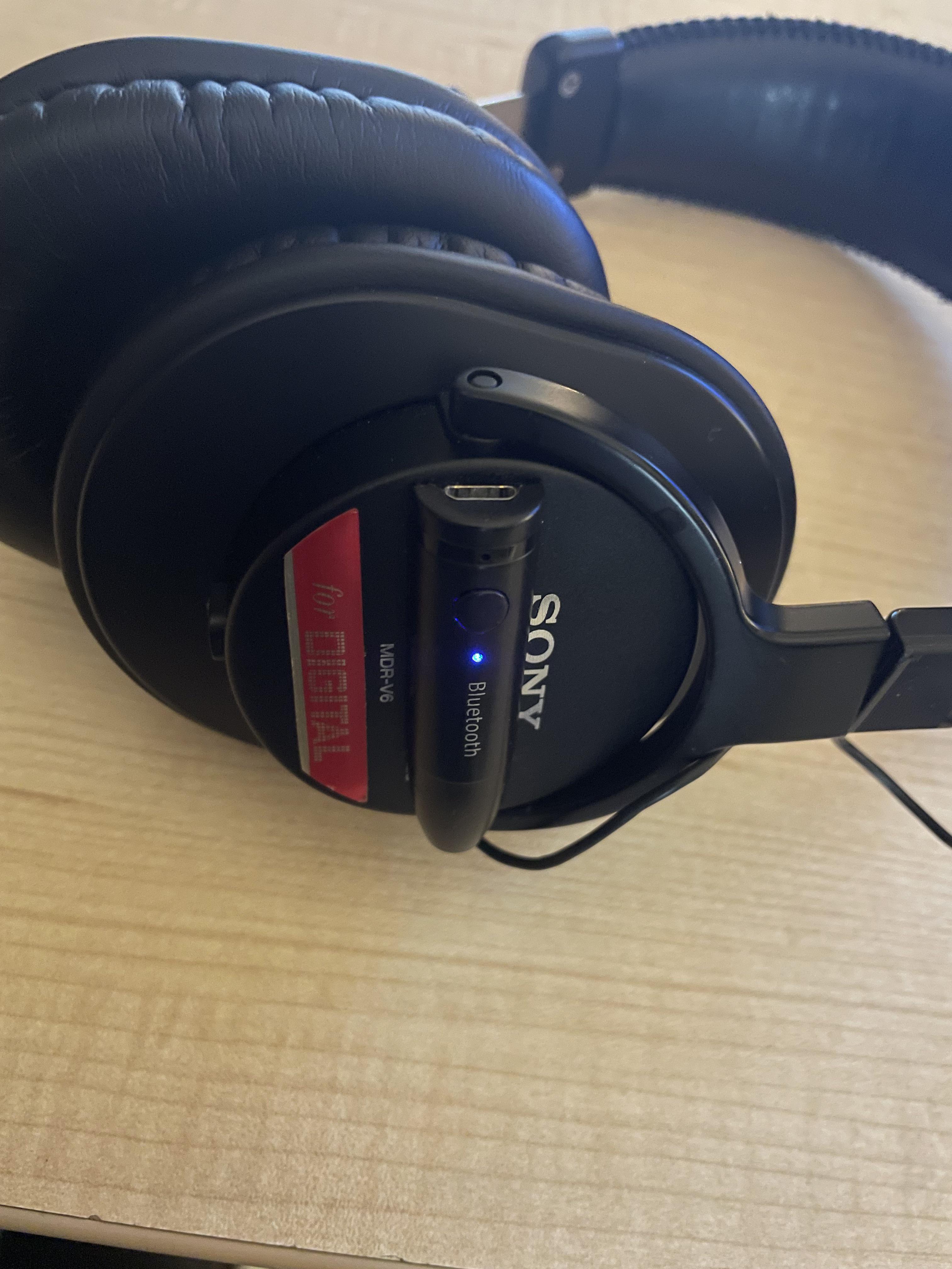 30年物のSony MDR-V6 : r/headphones
