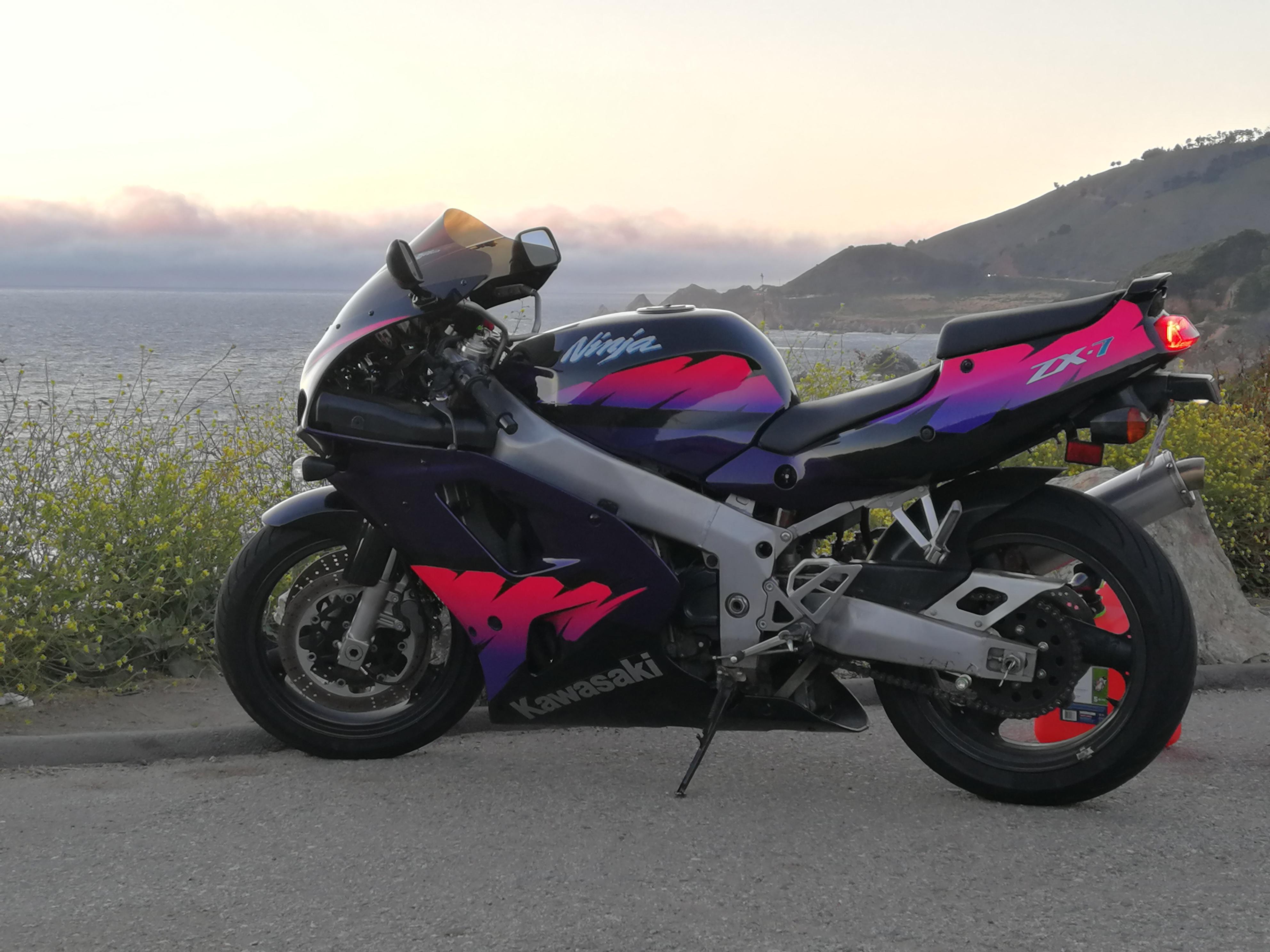 My ZXR750 L3.. Spot the jerrycan :) : r/MotorcyclePorn