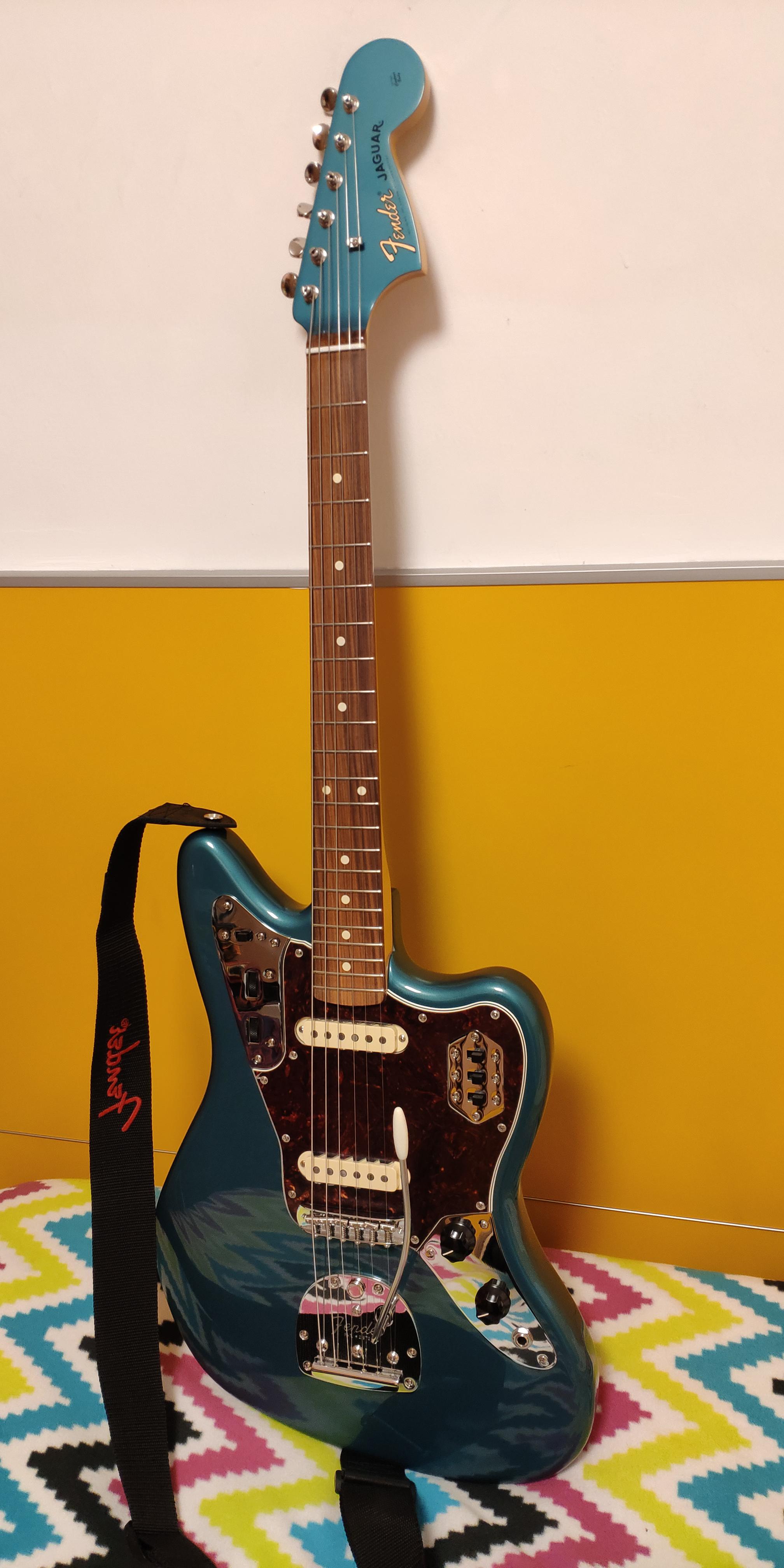 Fender Jaguar Vintera 60s Ocean Turquoise : r/guitarporn