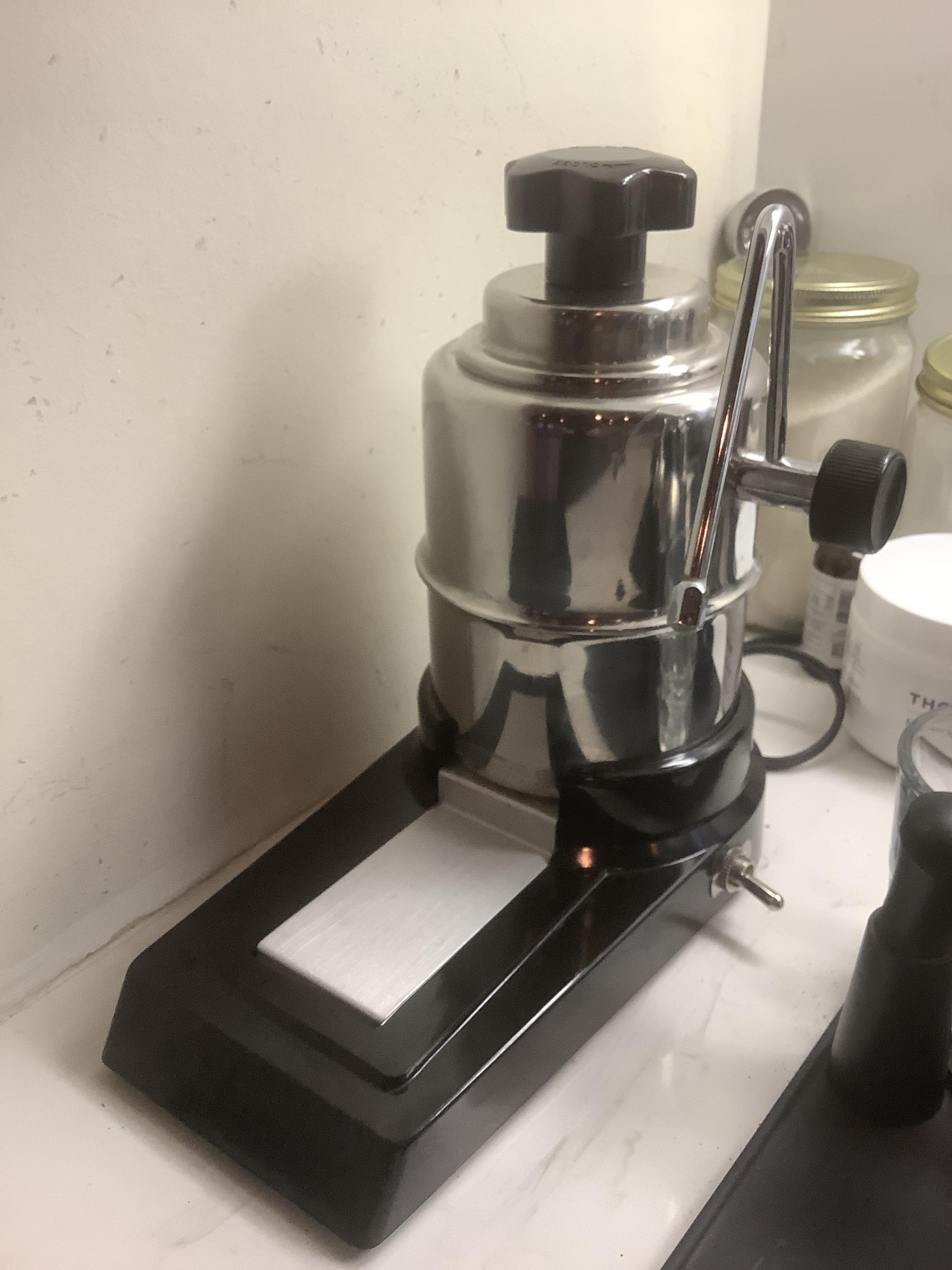 新発売！自宅でラテアートができるFlair Wizardスチーマー : r