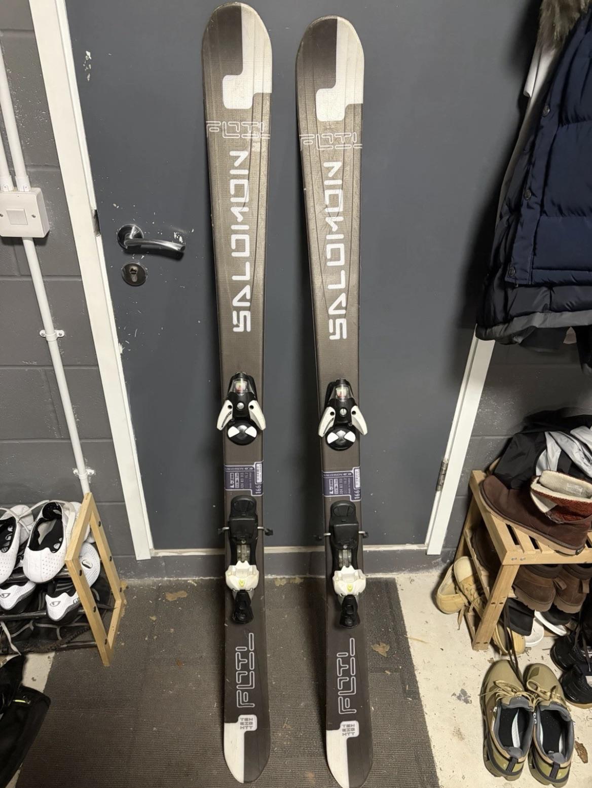 Worth buying 166 cm Salomon Teneighty Foil skis for this season +