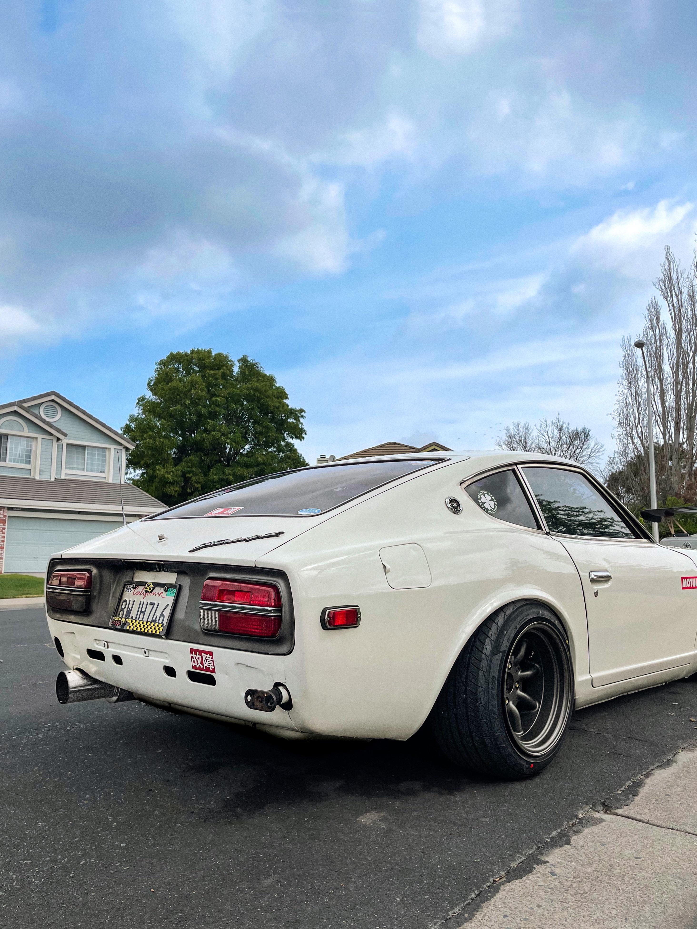 1976年式のS30、RSワタナベ8スポークRタイプ履いてるんだ。 : r/JDM