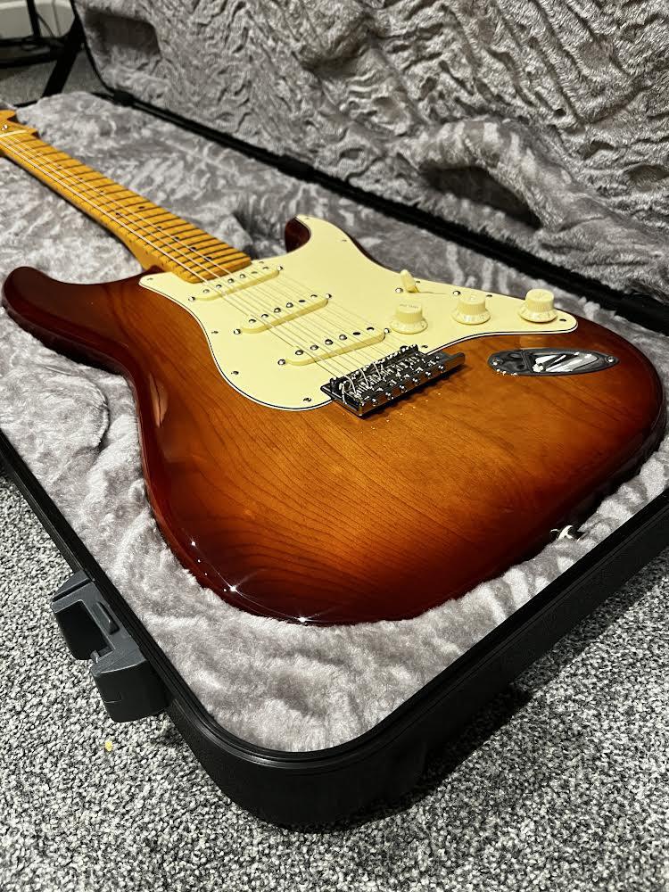 シエナサンバーストストラト : r/fender