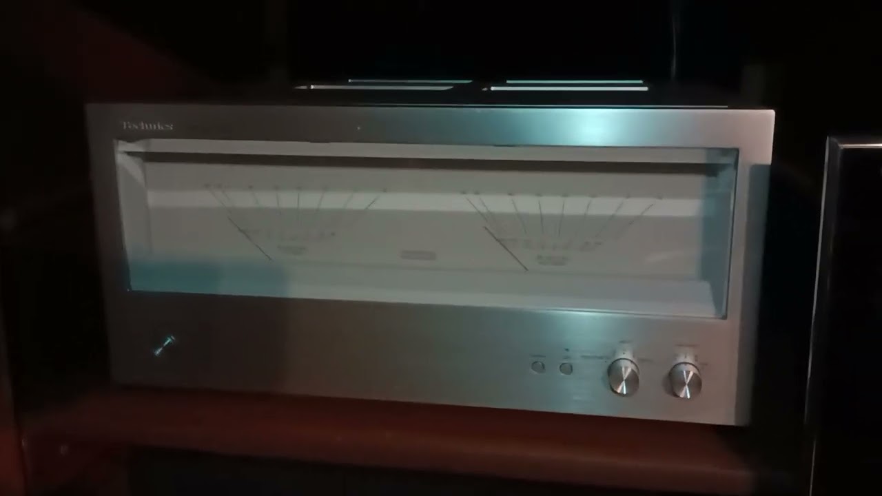 My Technics SU-A200 preamp and SE-R1 power amplifier - YouTube