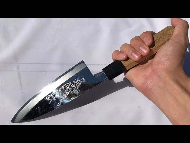 Kimagure Cook finally buys a Deba knife【Tiger Puffer】 - YouTube