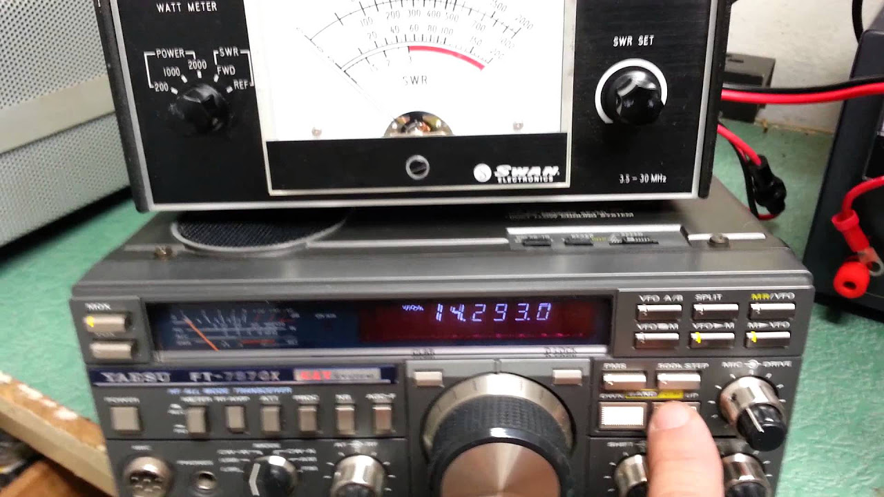 Yaesu FT-757GX - YouTube