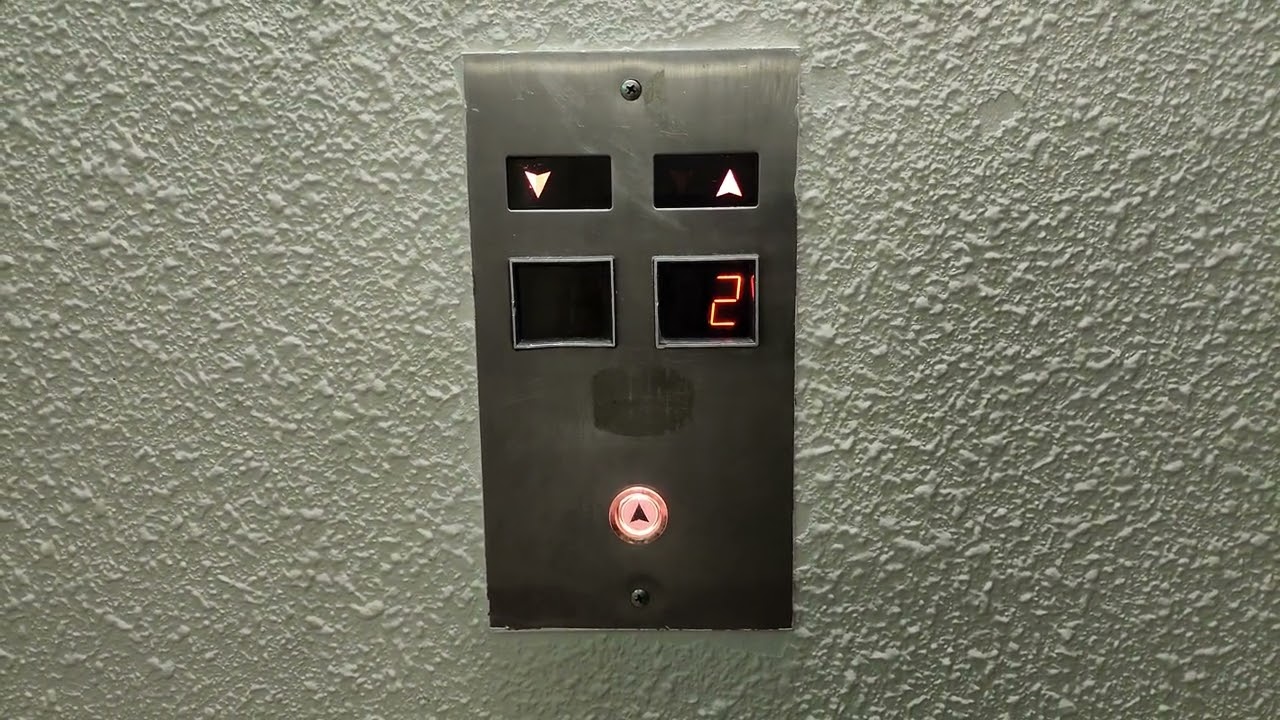 小さなボタンの古参機種！OTIS製の古いエレベーター - YouTube