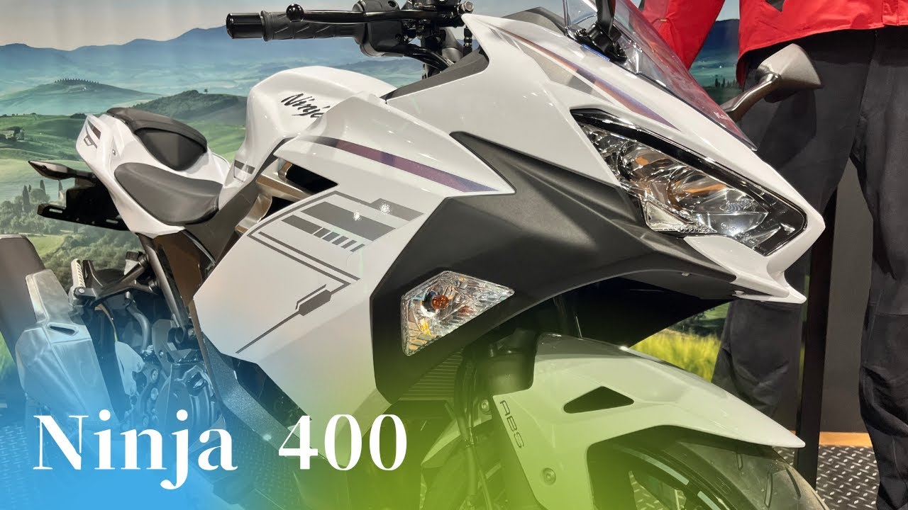 女性視点でNinja400パールブリザードホワイト×メタリックカーボン