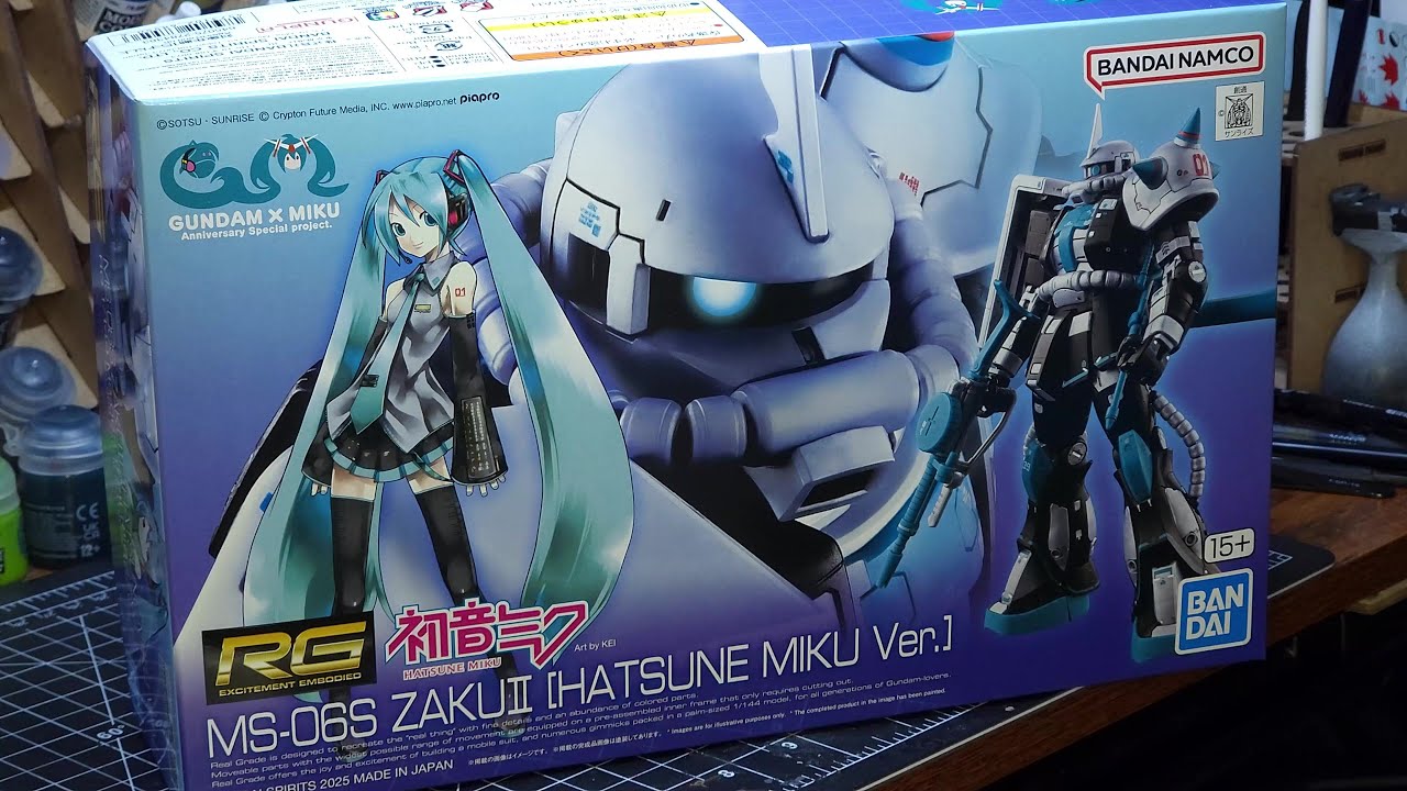 Unboxing RG Zaku II Miku ver. - YouTube