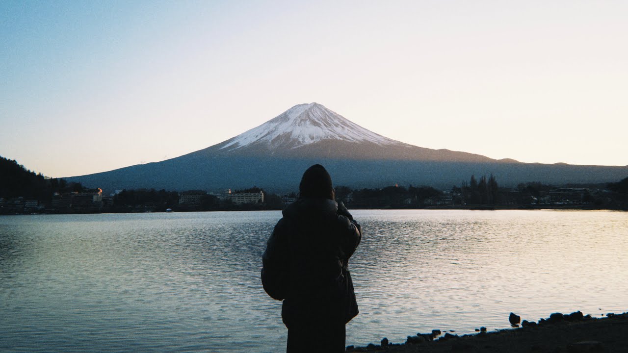 辿り着いた黒スウェットの極致 | YOKE - YouTube