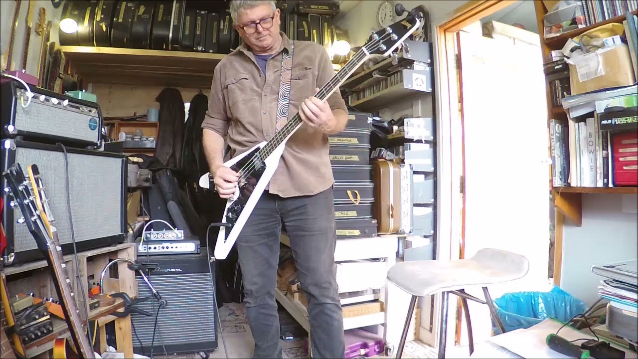 Burny Flying V Bass copy Japan - YouTube