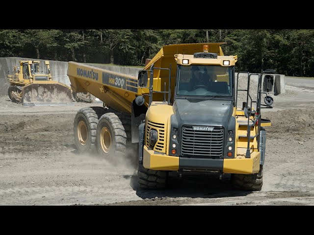 コマツ アーティキュレートダンプトラックHM300（はたらくくるま