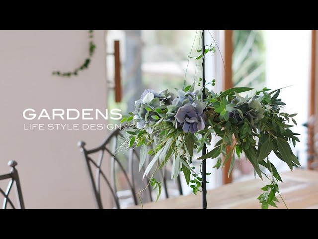 Autumn Craft. Making a Flying Wreath with Fall-Colored Hydrangeas