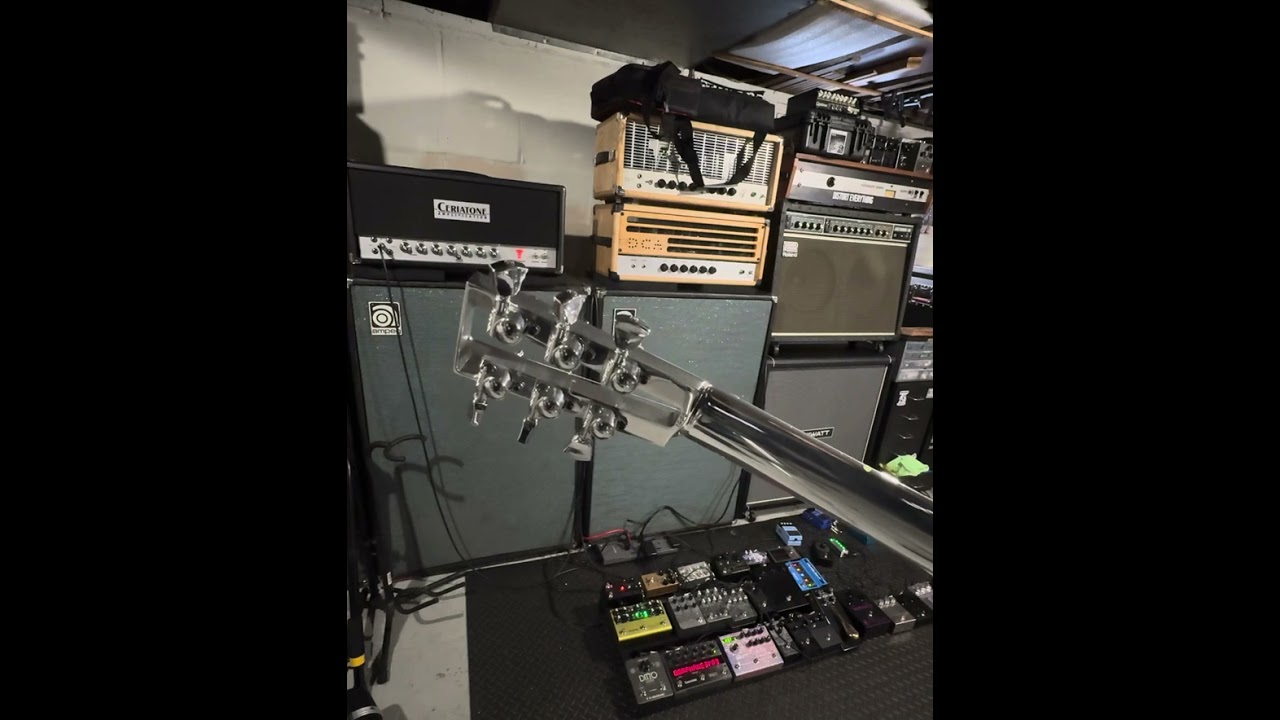 September Sound Violetta V2 Dark Side Muff Fuzz Pedal - YouTube