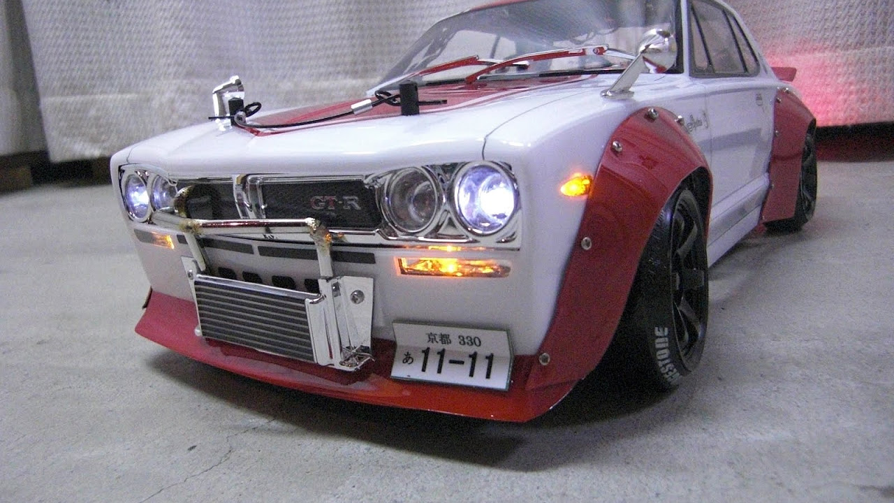 ラジコン改造・フル電飾&可動ドライバーフィギュア！ リアルなドリフト