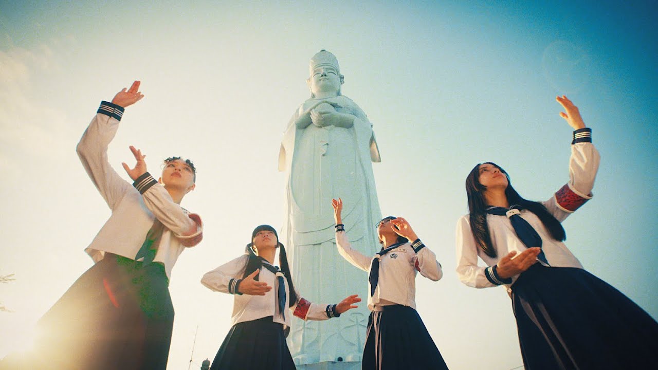 ATARASHII GAKKO! - MANINGEN (Official Music Video) - YouTube