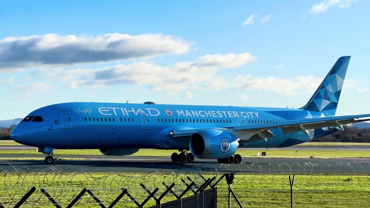 Etihad Boeing 787-9 Dreamliner in Manchester City Livery (A6-BND