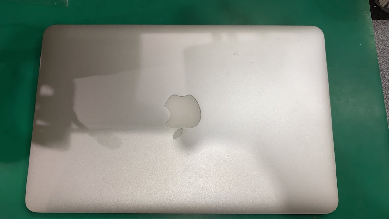 MacBook Air 2015 11インチ A1465 バッテリー交換修理 充電しながら