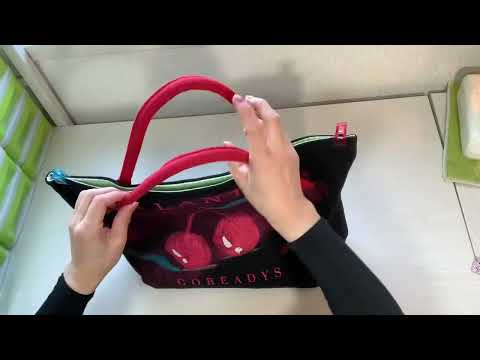 柄は気に入ってるけどもう着ないパーカーでトートバッグを作った