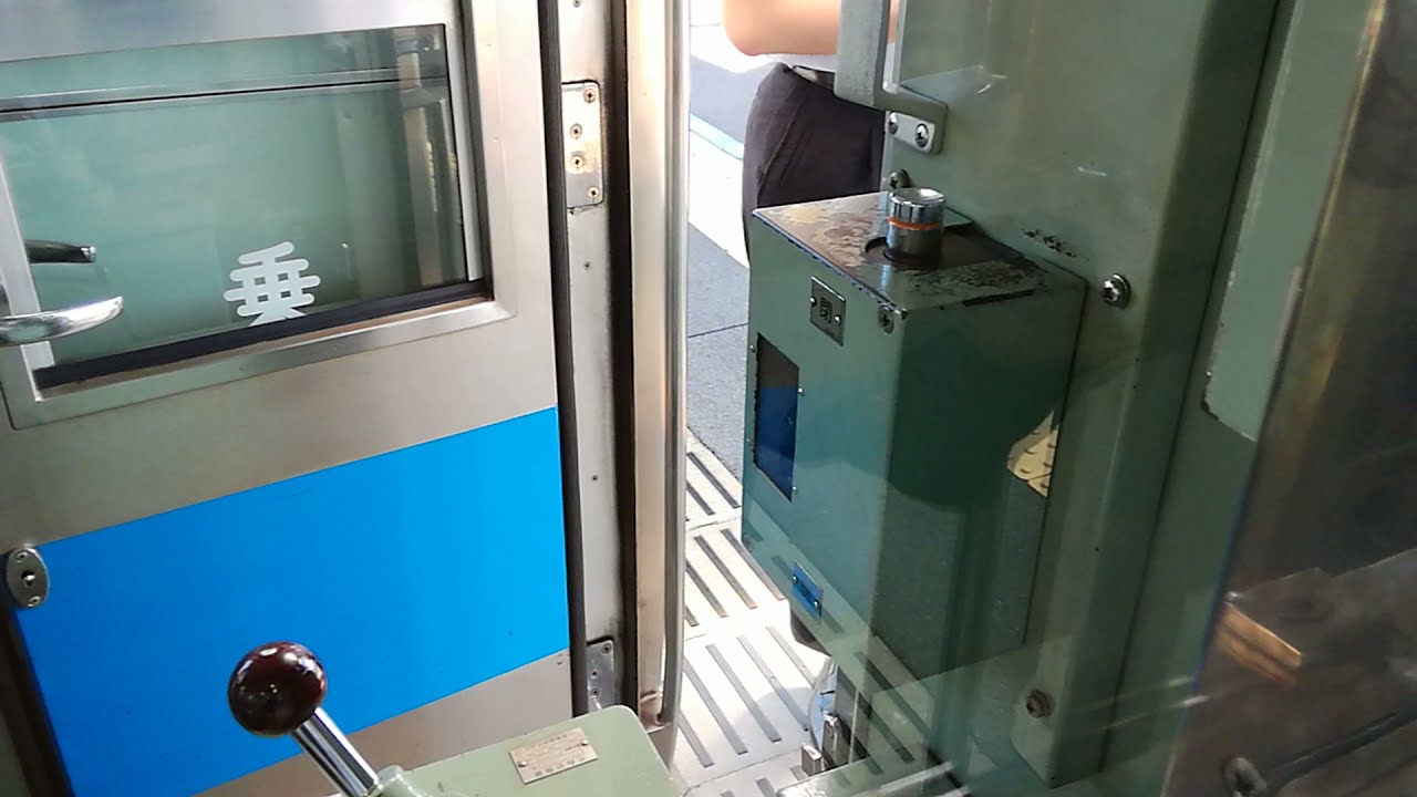 車掌ドアスイッチ】小田急2000形 車掌動作 ドア開閉 - YouTube