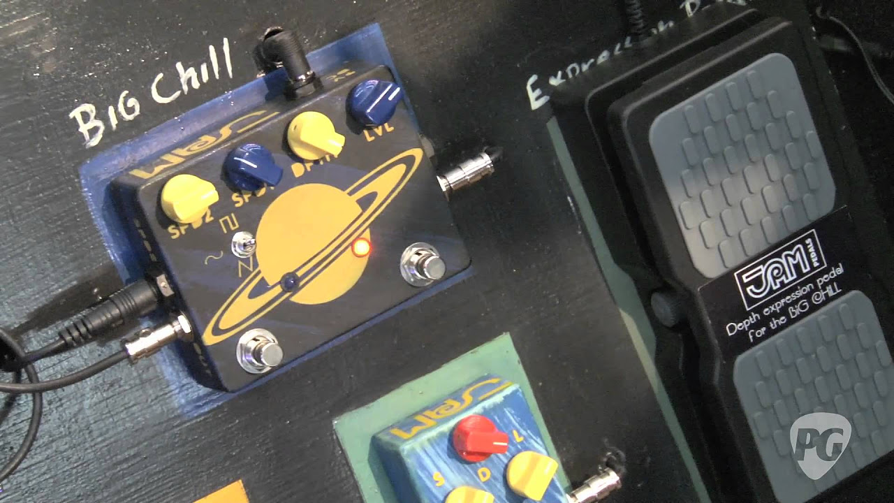 Musikmesse '12 - JAM Pedals Big Chill Tremolo Demo - YouTube