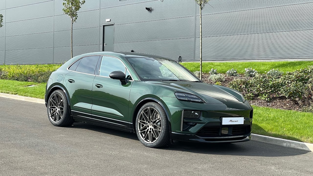 Macan Turbo Electric | Oak Green Metallic Neo | WP1ZZZXA2RL201941