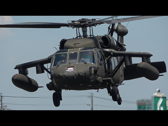 ヘリコプター 🇺🇸米陸軍 UH-60L ブラックホーク 2機の離着陸 明野駐屯