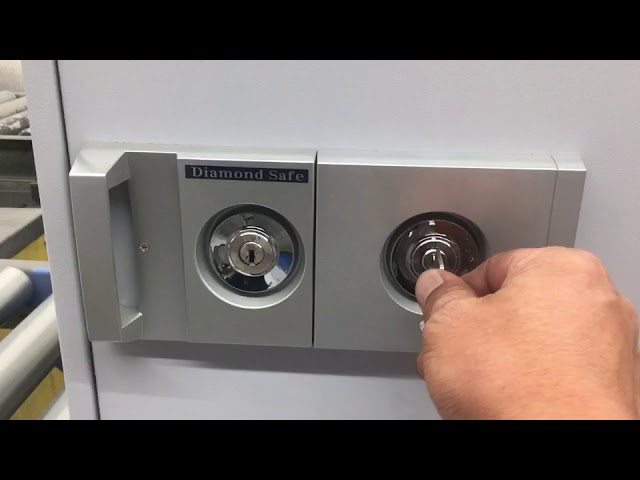 ダイヤモンドセーフ カギ式耐火金庫 - YouTube