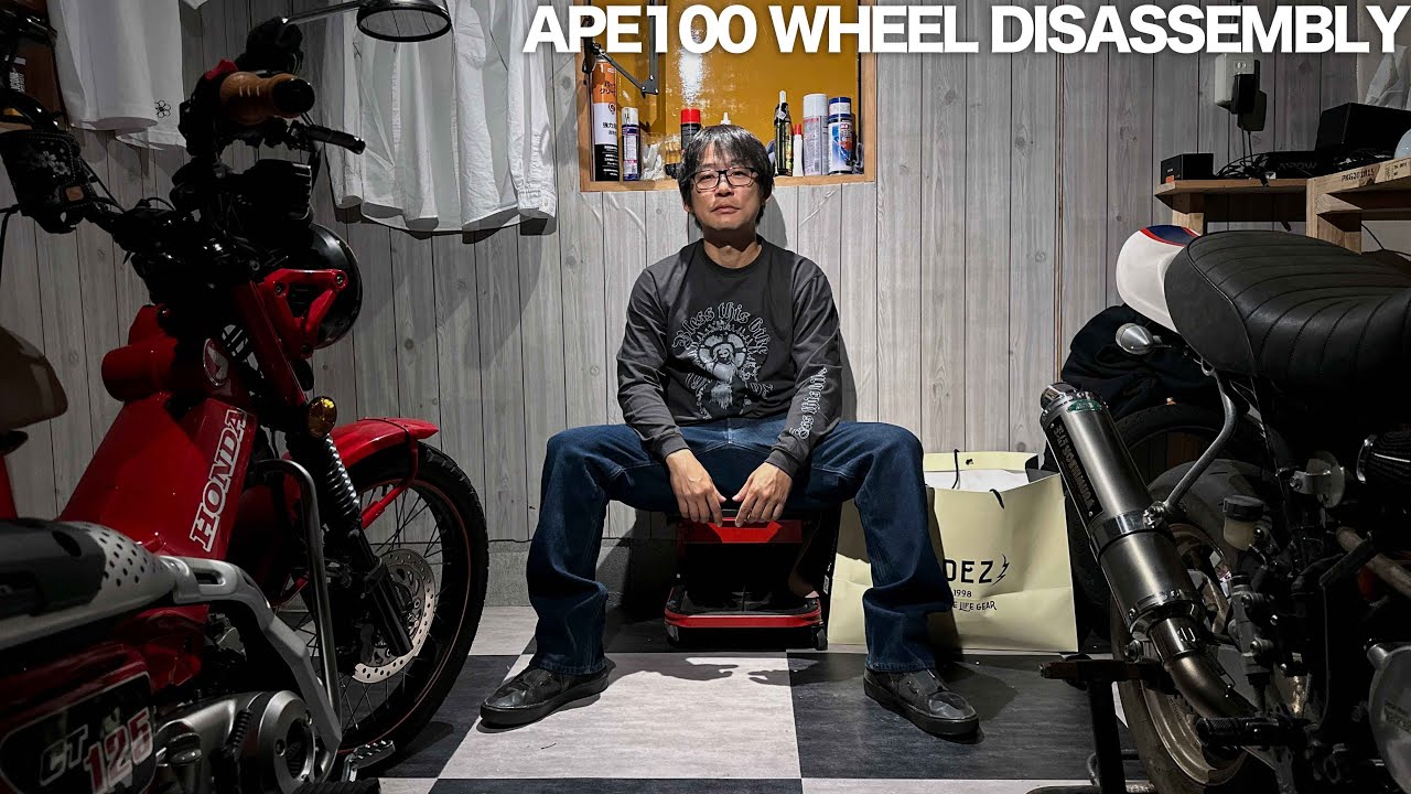 Disassemble the front and rear wheels of an Ape in about 15