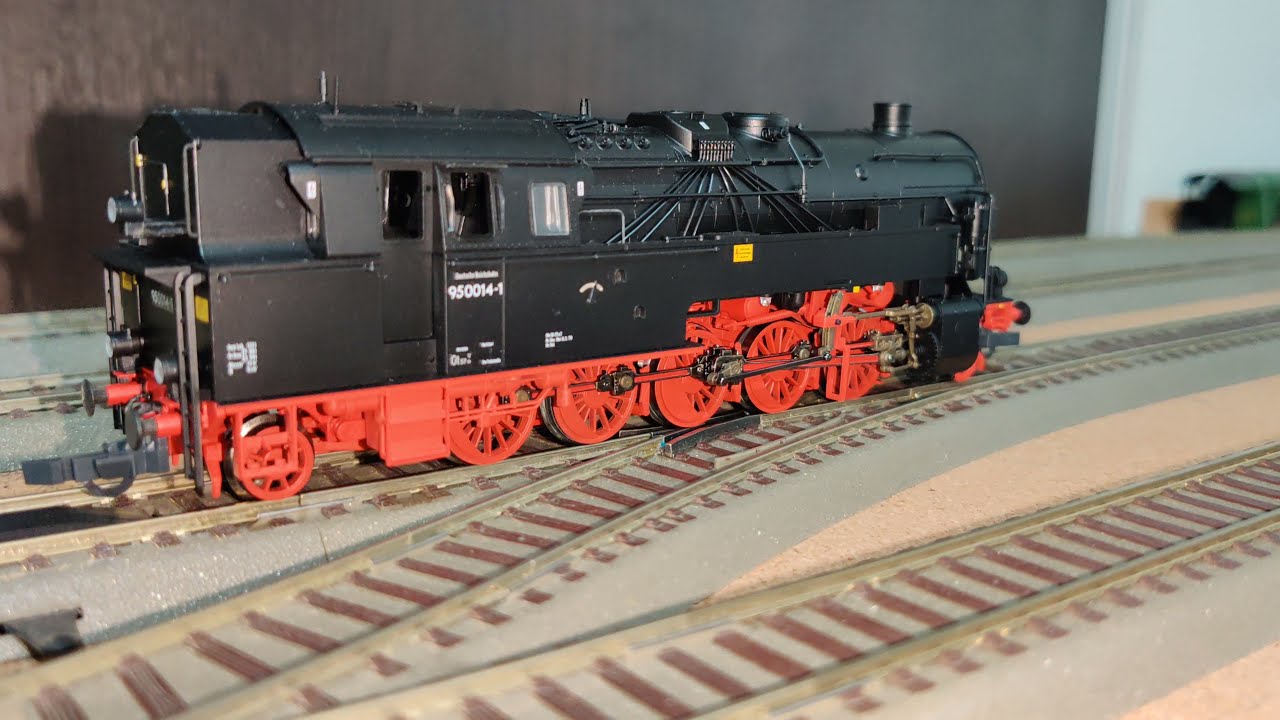 Roco 71096, locomotive DR 95 0014-1, zimo sound. - YouTube