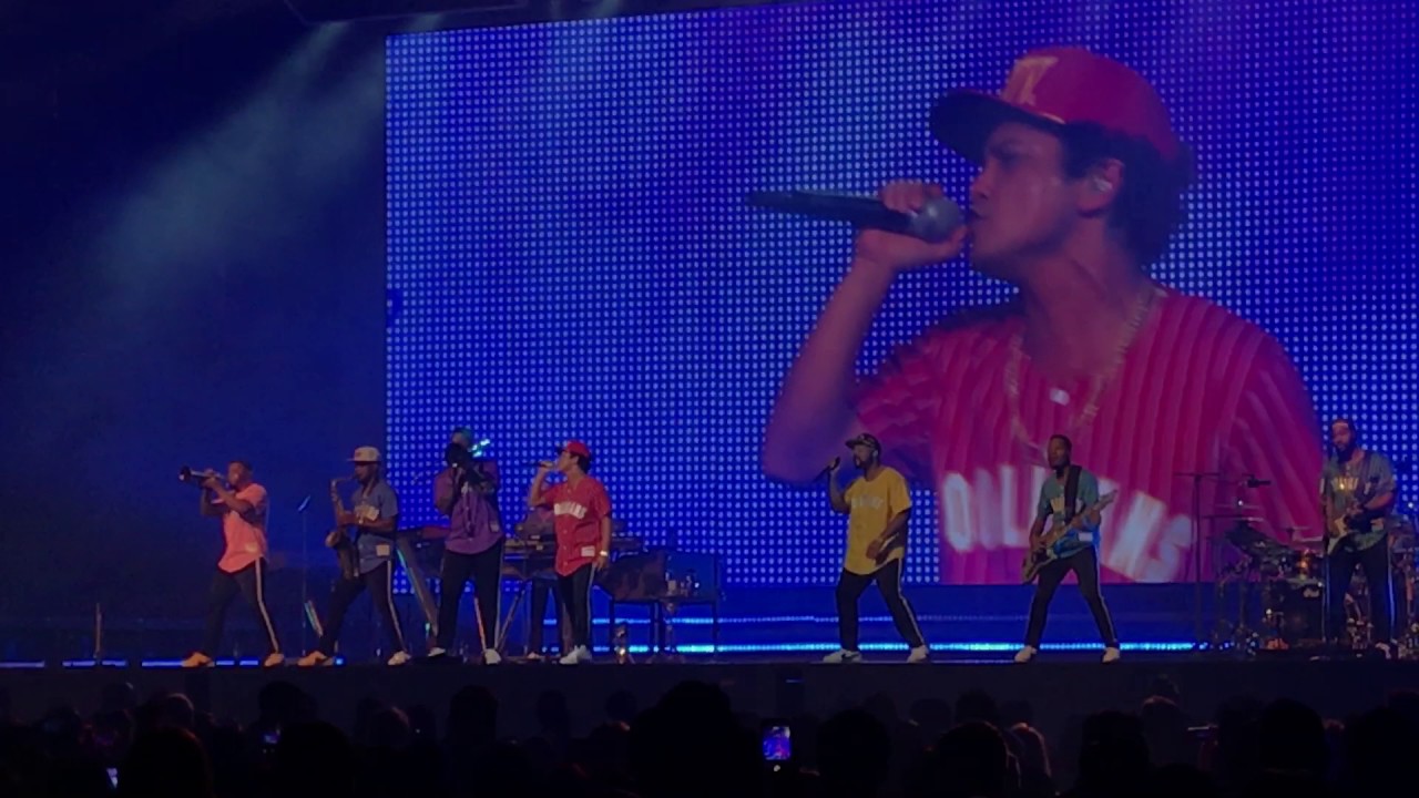 Bruno Mars | TREASURE | 24K Magic World Tour | July 26, 2017 - YouTube