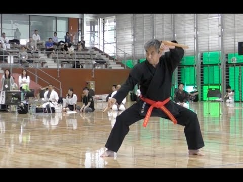 琉球古武道 師範演武 浜比嘉のトンファー - YouTube