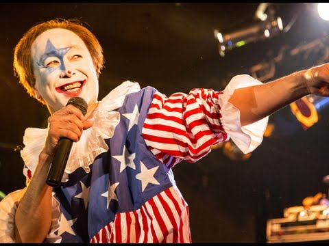 パンクバンドのボーカルで、ライブがない日はお菓子屋さん!?映画