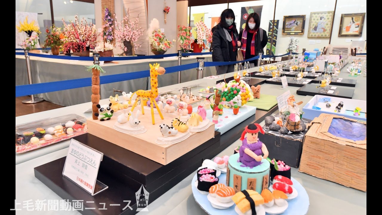 これが繭？」鮮やかで繊細な立体作品並ぶ◇「まゆクラフトと絹の作品展