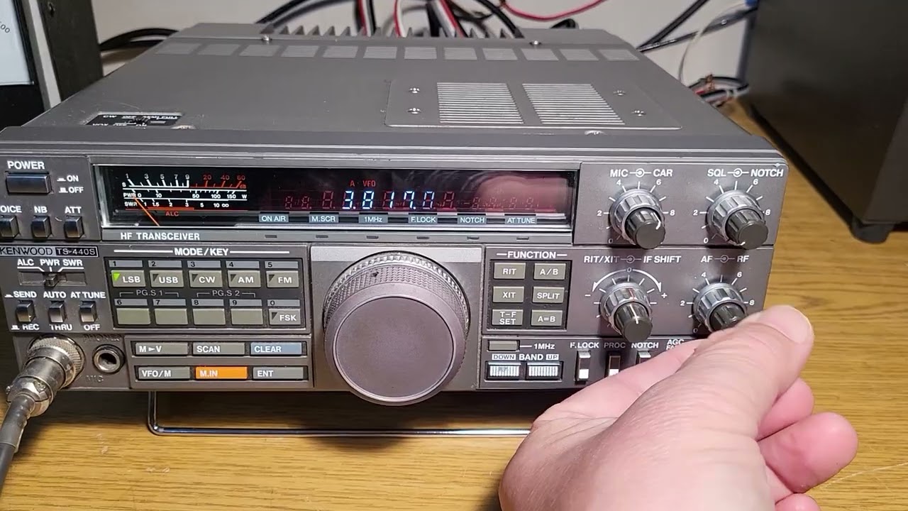 Kenwood TS 440 S HF Transceiver - YouTube
