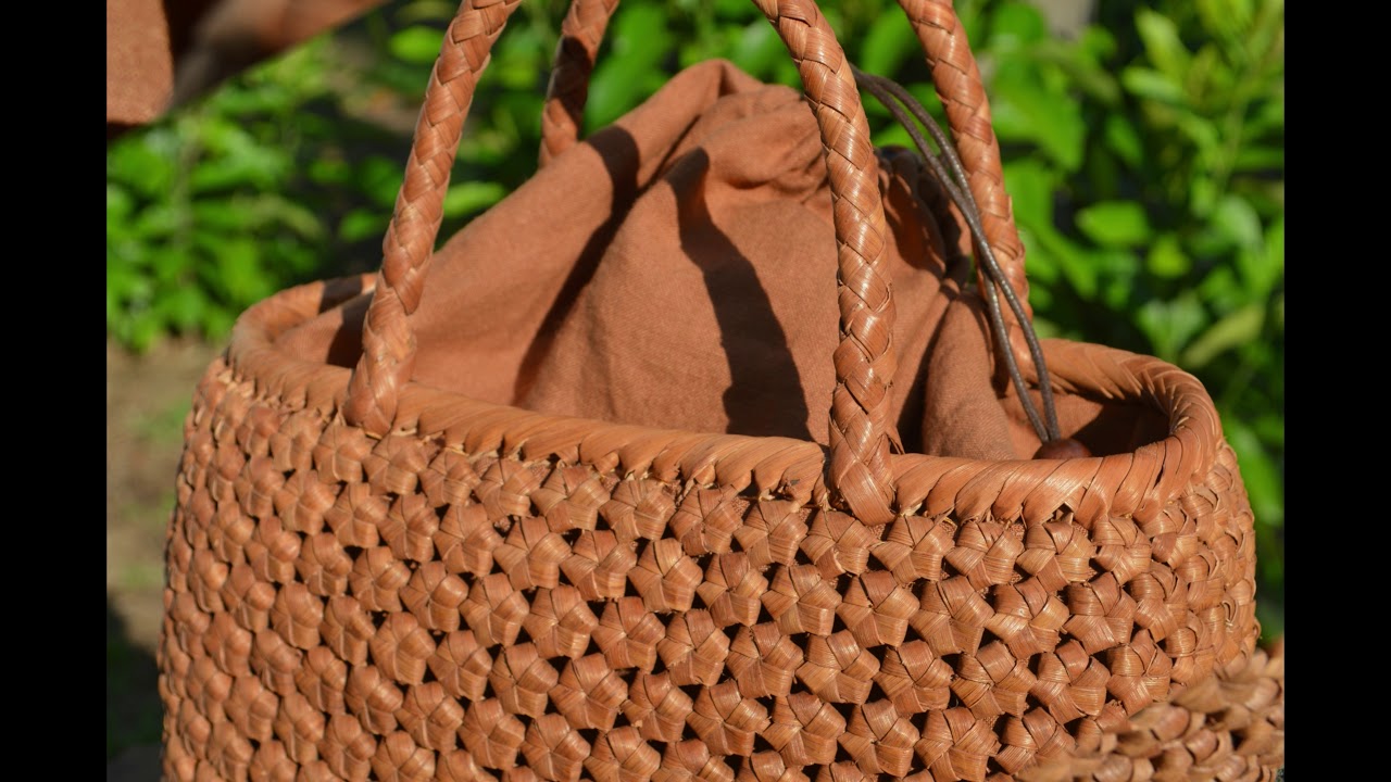 籠工房 | 山葡萄小柄六角花結び編み手提げ籠バッグ - YouTube