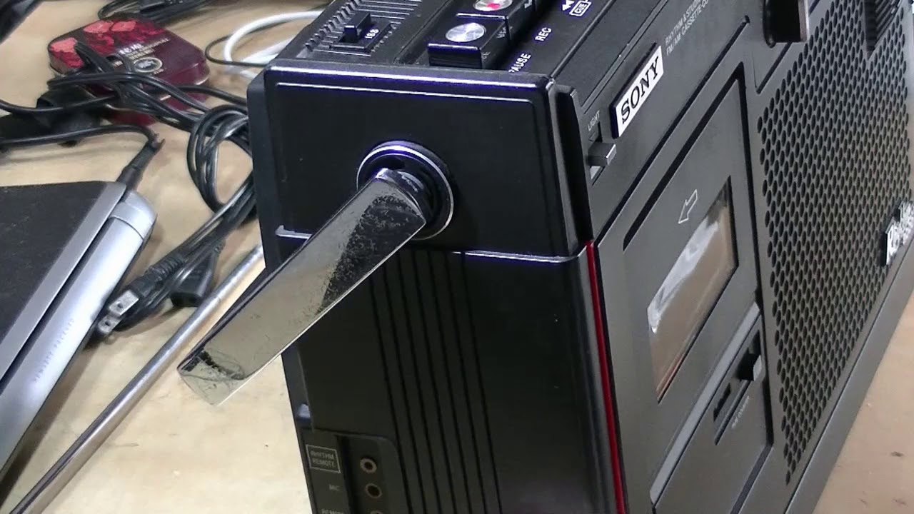 SONY 1976年ラジカセ CF-9000を修理中 その1 - YouTube