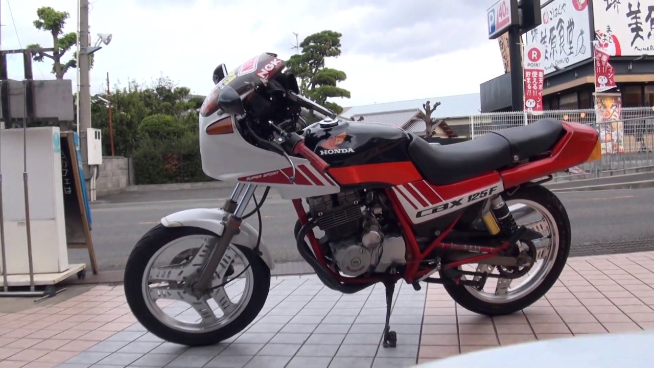 ロケットカウルが渋いカフェレーサー 2into1シングルエキゾースト