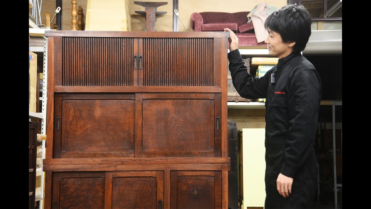 昭和レトロ家具 「じゃばら扉の収納棚」 - YouTube