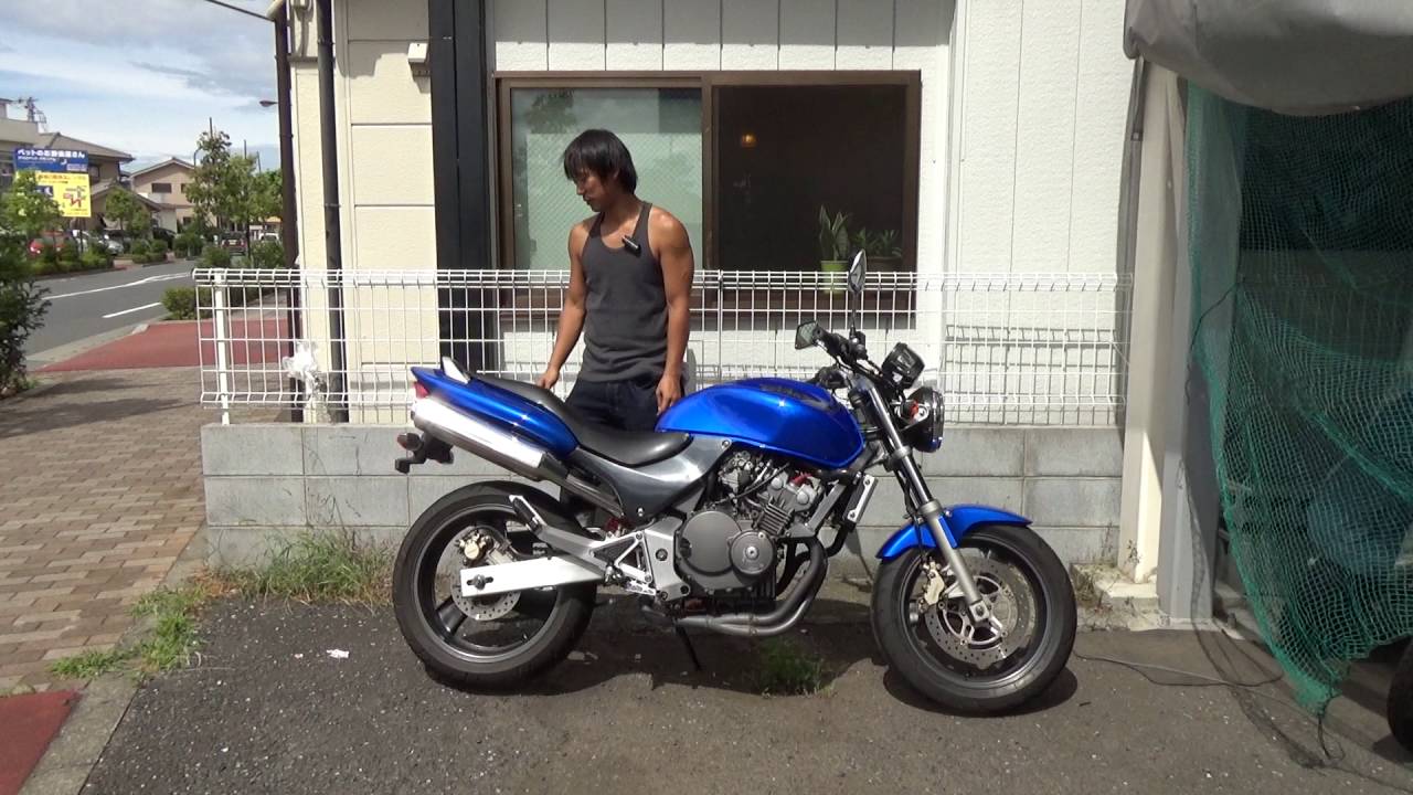 ホーネット250後期参考動画：タンクが美麗です - YouTube