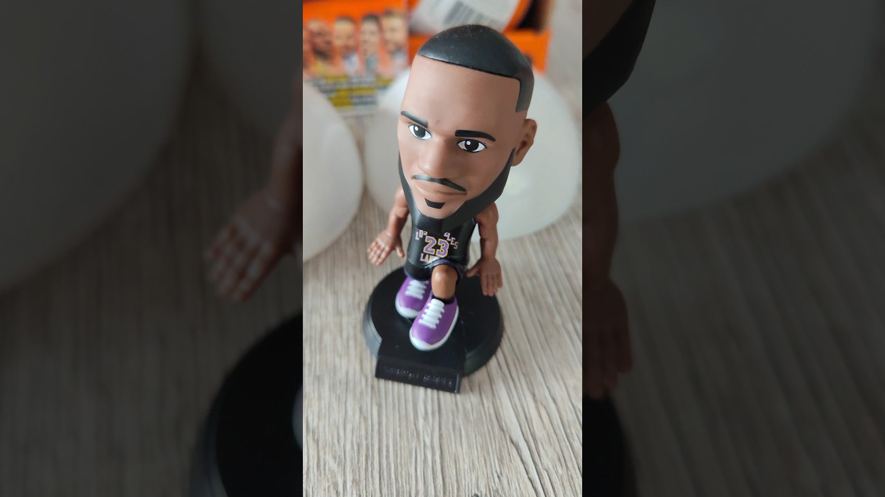 LeBron James Ultra rare Nba Ballers Zuru 5 surprises