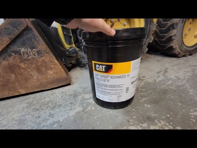 CAT HYDO Advanced 10 Hydraulic Oil - YouTube