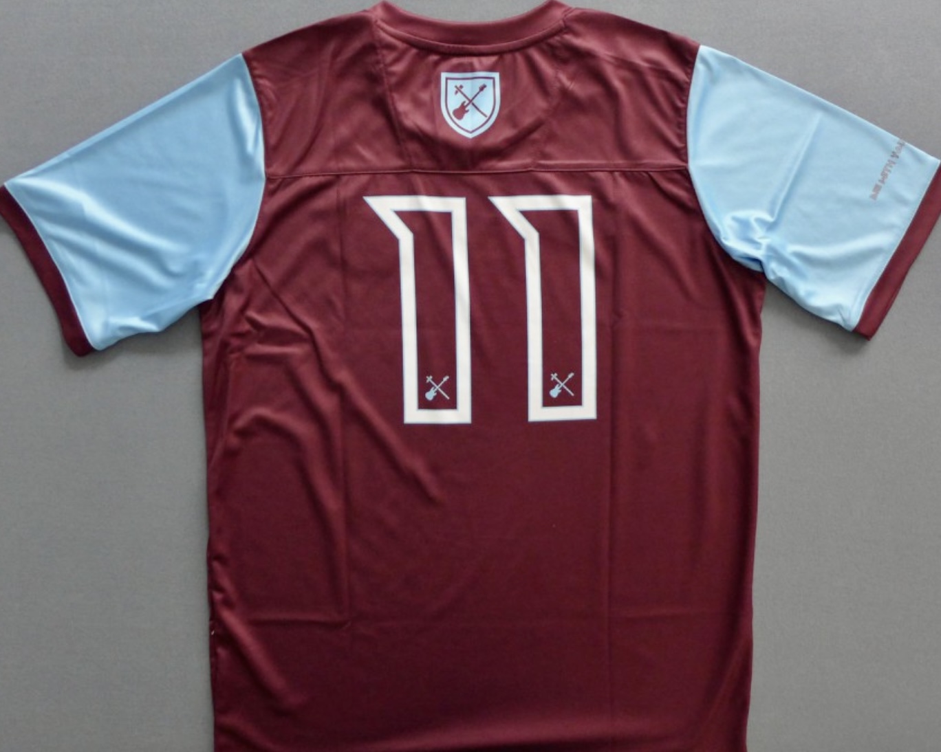 アイアン・メイデンとウェストハム、“死ぬまで一緒！”のコラボ