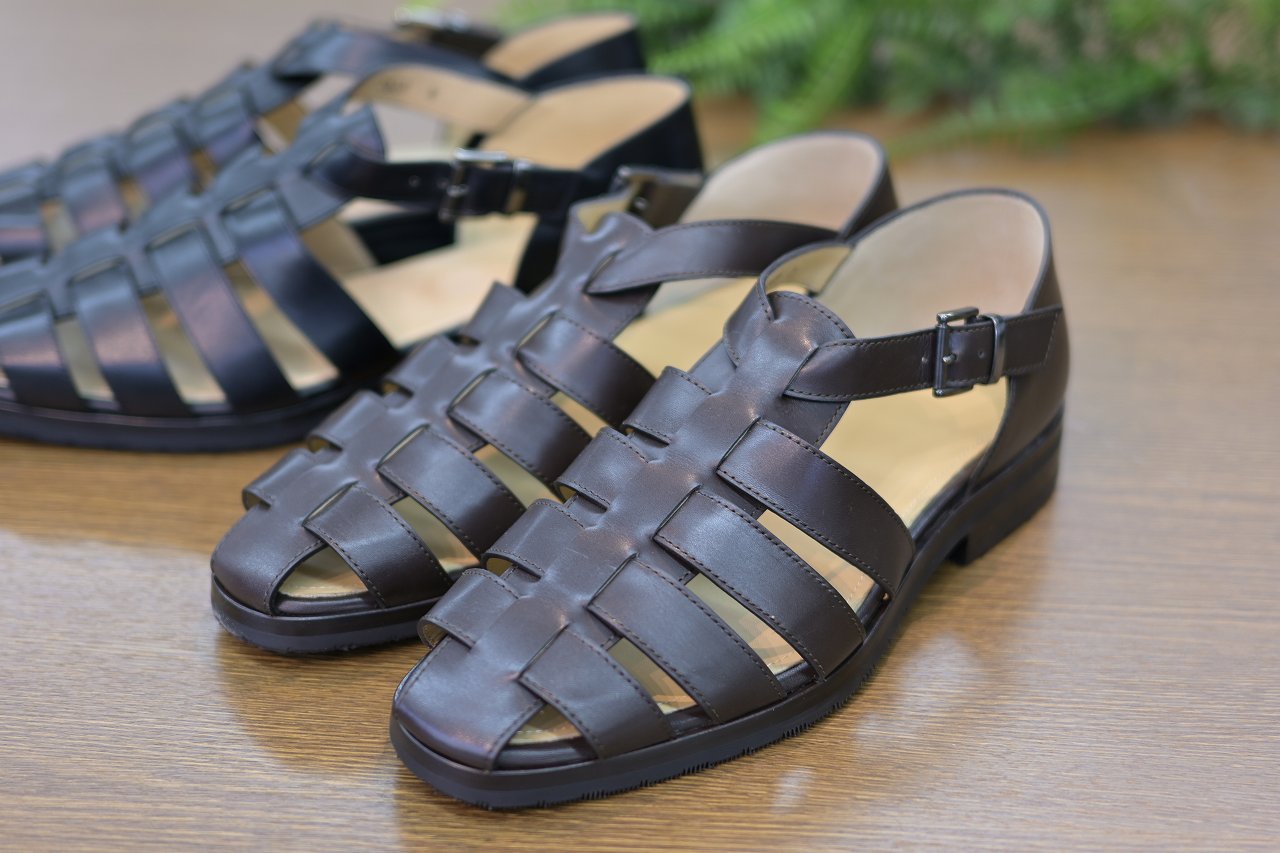 大人の男性が大好きな「PARABOOT/パラブーツ」のグルカサンダルで夏の