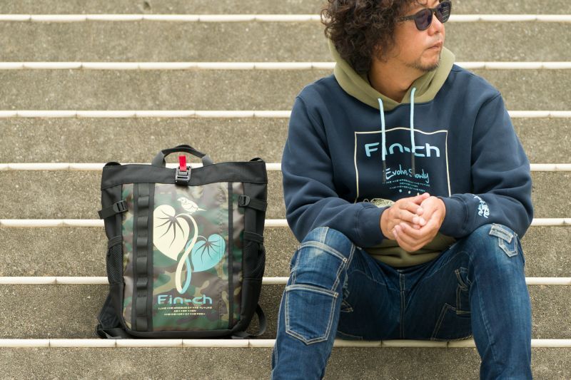 肩が凝らないFin-chのフード付きパーカー「ラビダ スウェット