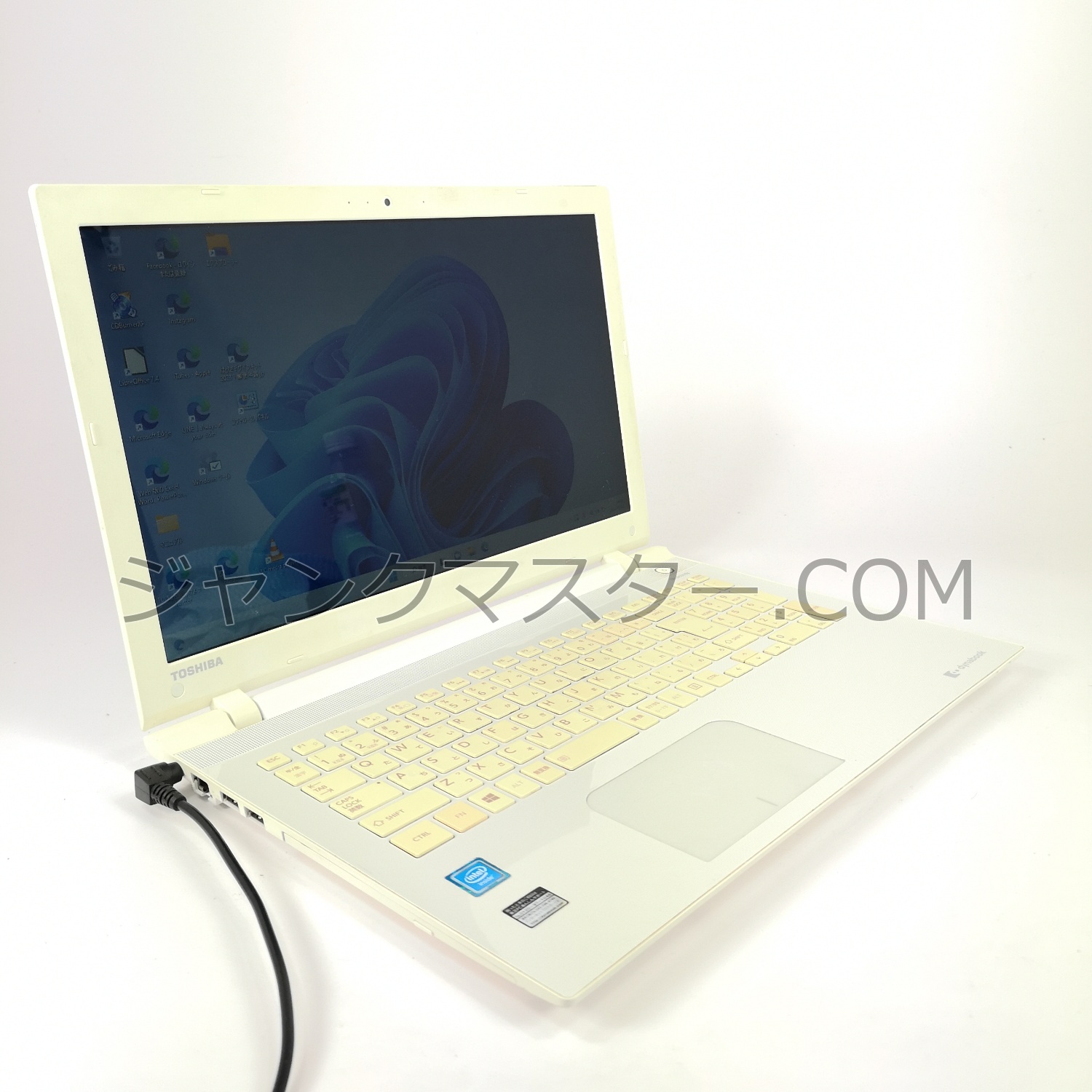 TOSHIBA/Celeron/ホワイト/Windows 11/15.6インチ/4GB/SSD 240GB