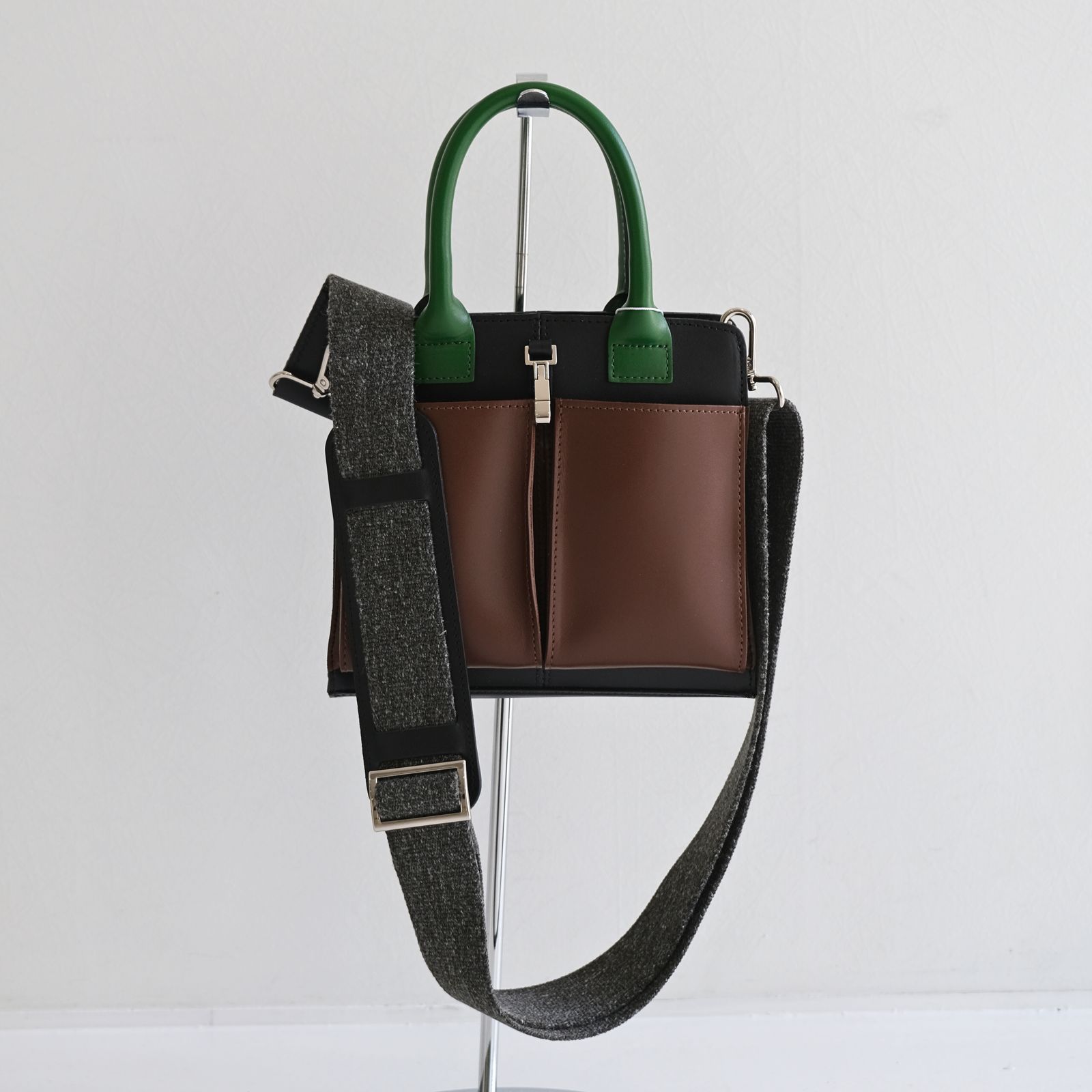 Rich I - P.RECTANGLE LEATHER HELMET BAG PLAY（BLACK MULTI） | iko